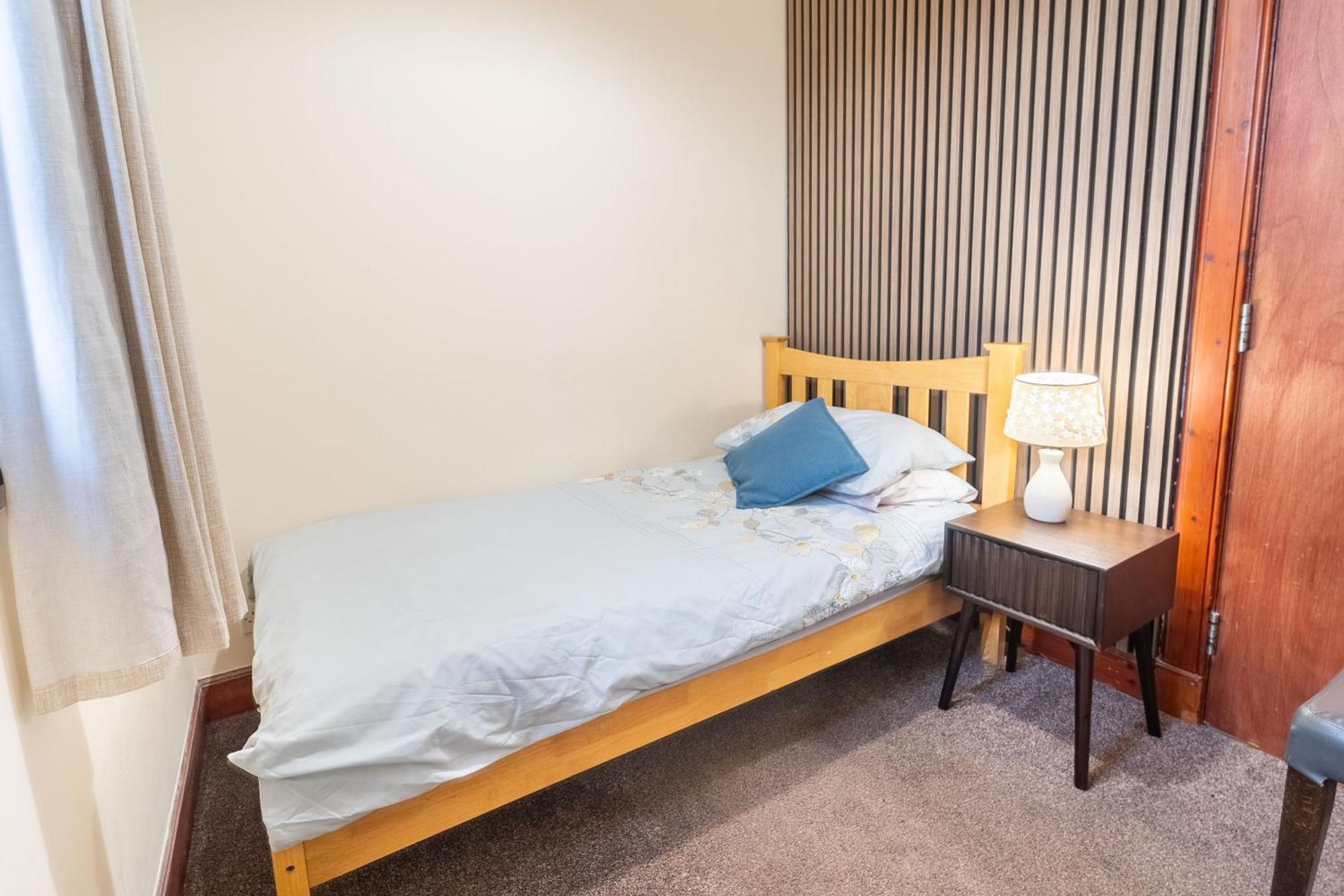 Prime Location Rooms In High Street Форт-Уильям Экстерьер фото