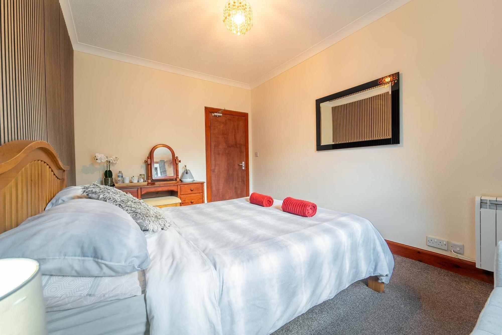 Prime Location Rooms In High Street Форт-Уильям Экстерьер фото