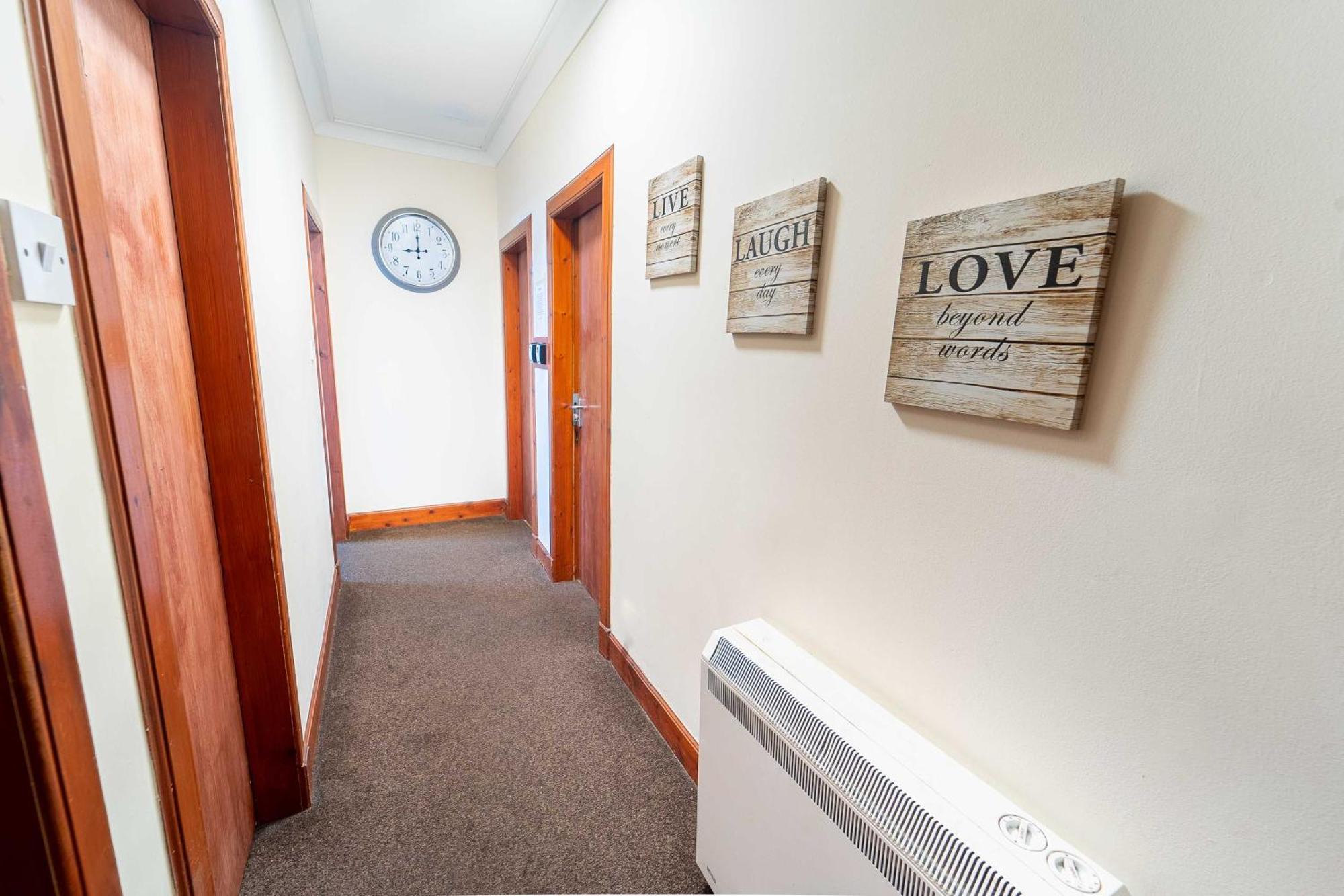 Prime Location Rooms In High Street Форт-Уильям Экстерьер фото